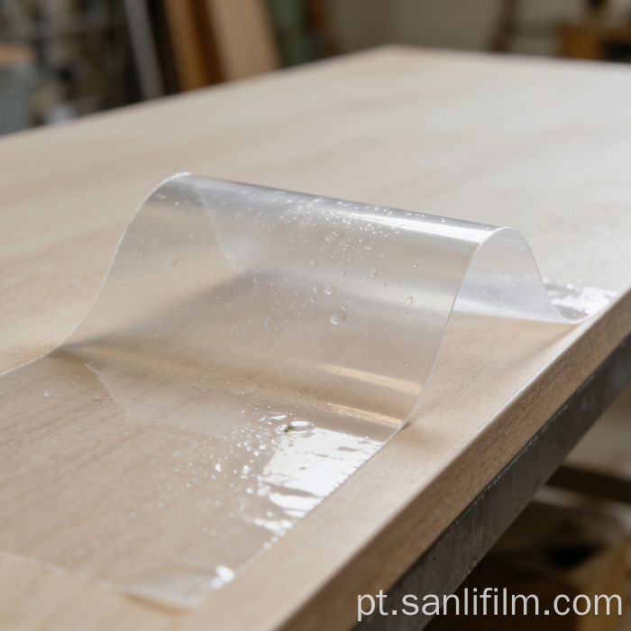 Película protetora de plásticos projetados ou laminados